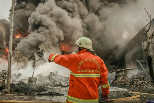 Feuerwehr- und Rettungshelfer