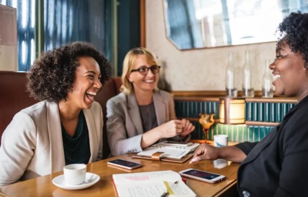 rencontre entre collègues pour le souper
