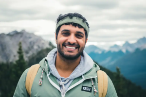 une personne souriante